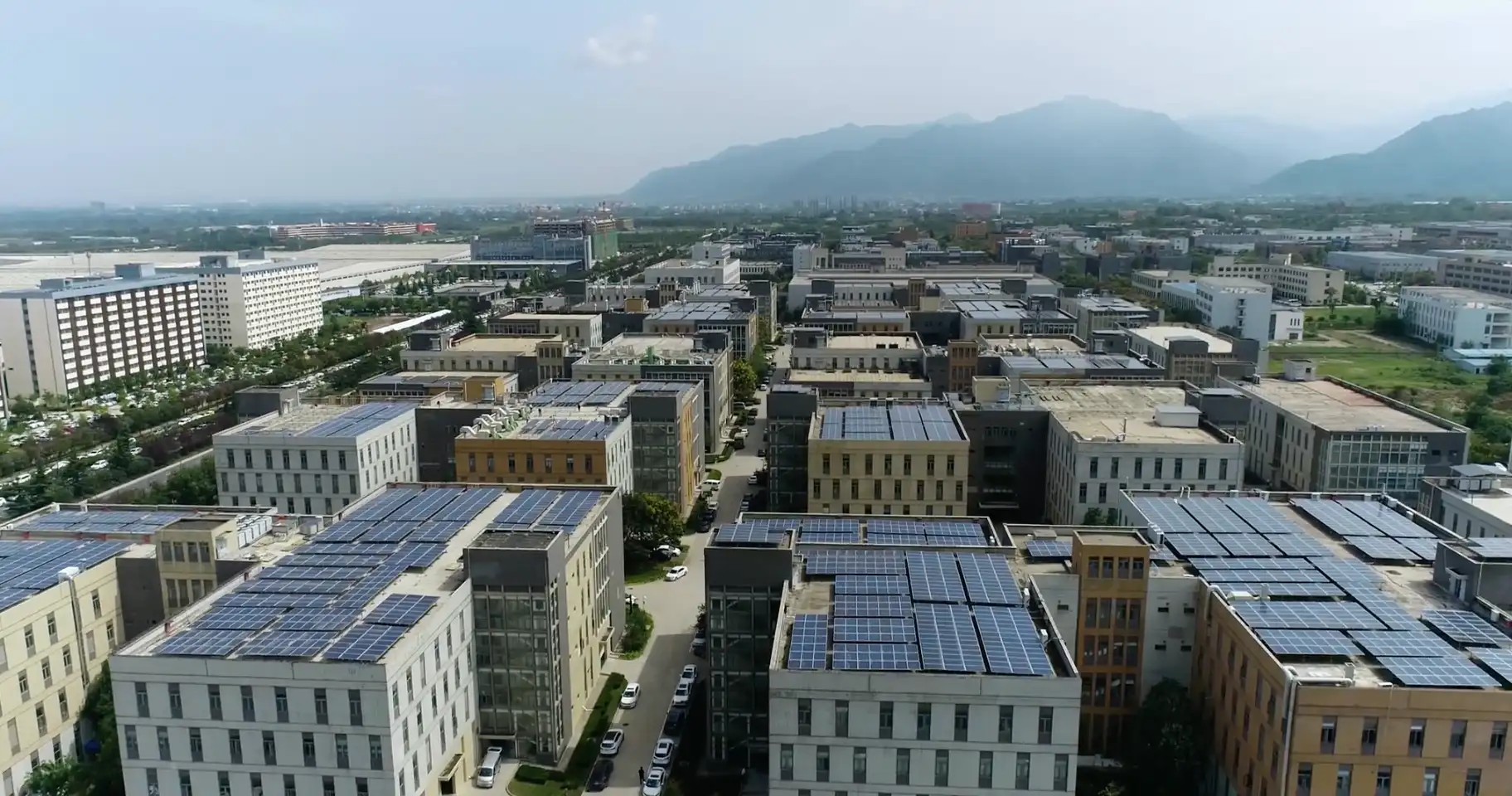 工厂房顶太阳能发电航拍