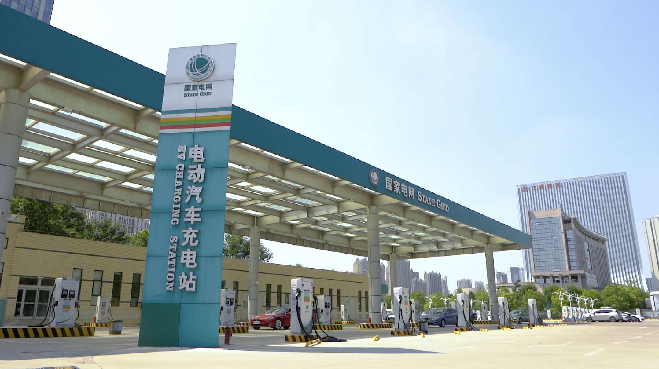 新能源电车充电桩实拍共享新能源充电桩