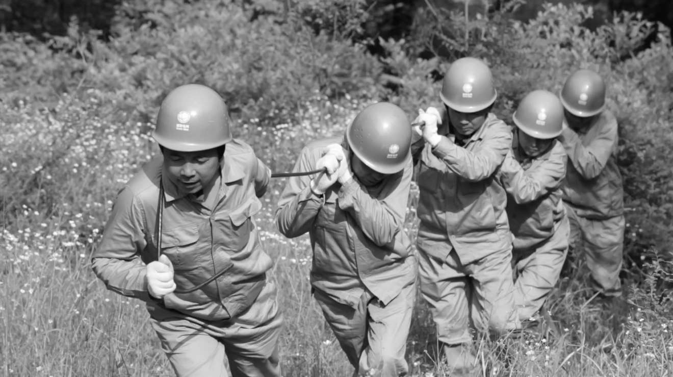 电力工人年代老素材