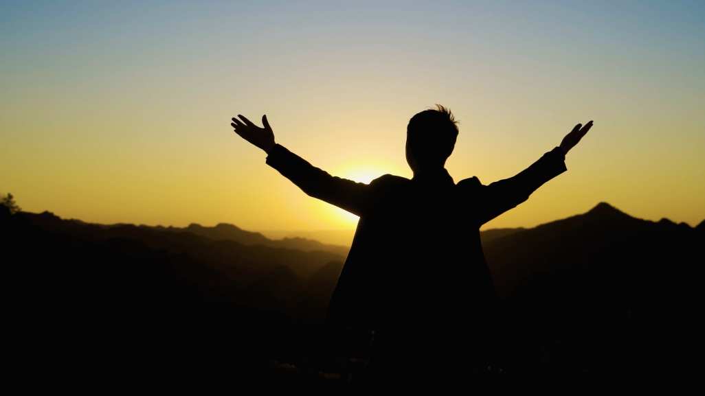 航拍高山树林冲向美好未来