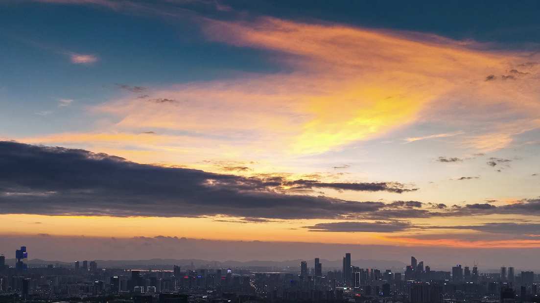 航拍城市日落晚霞延时天空