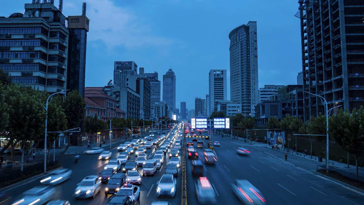 湖北武汉解放大道交通车流延时摄影城市