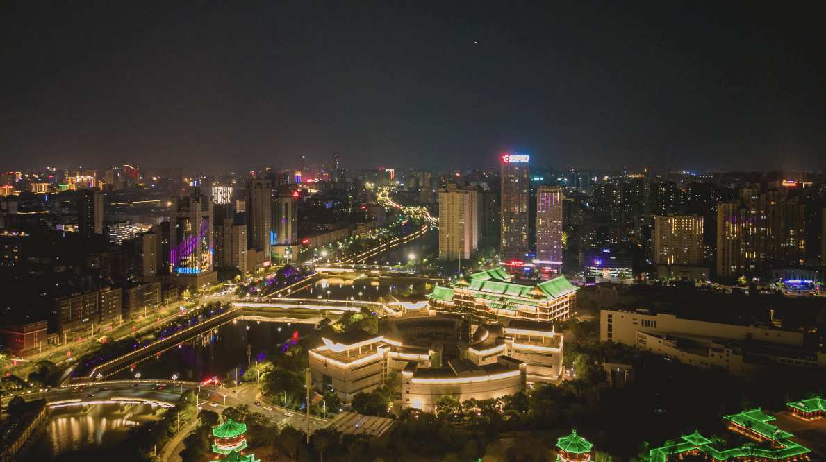 航拍江西南昌城市夜景抚河风光带夜景