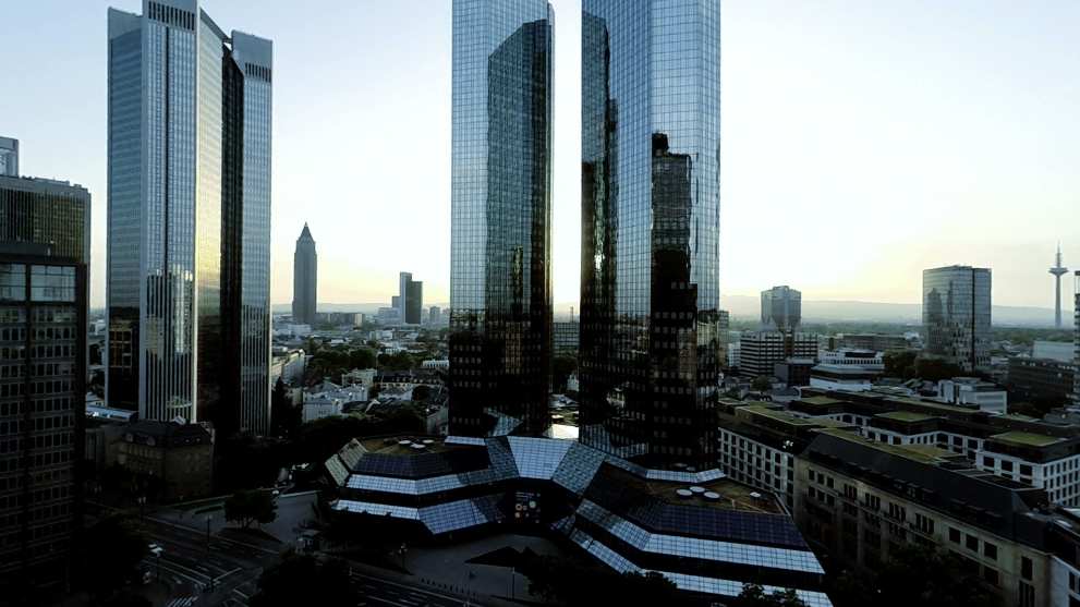 航拍城市高楼大厦