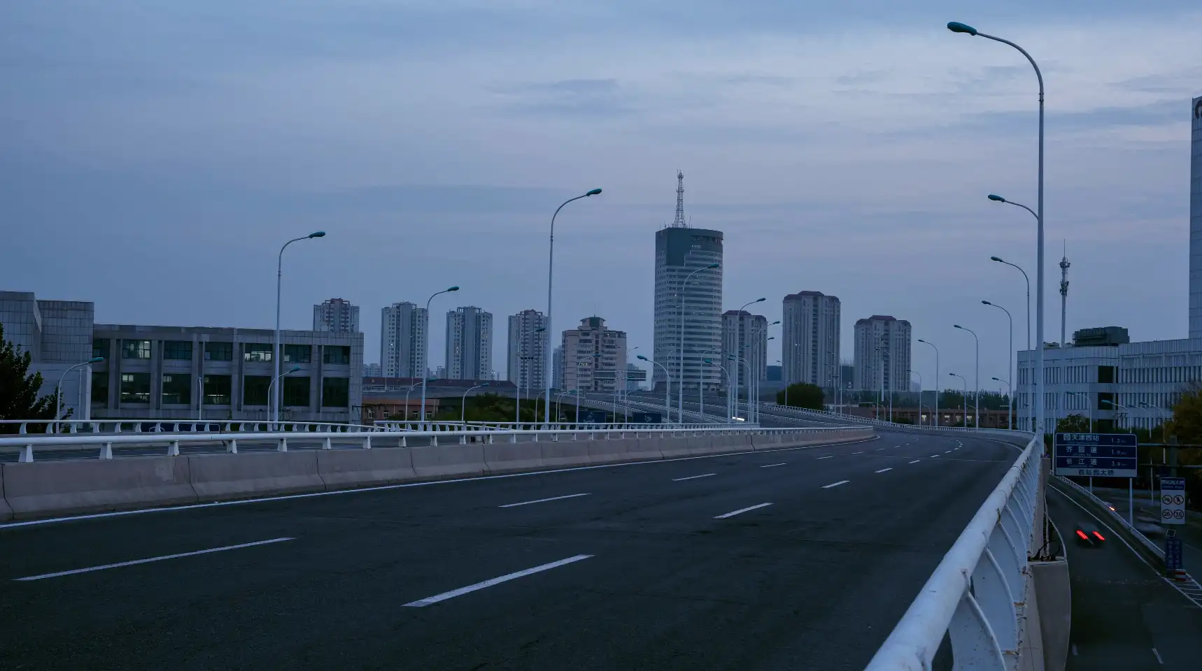 路灯开灯万家灯火延时