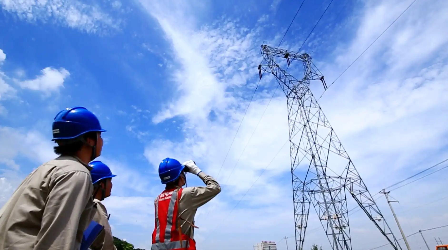 铁塔剪影延时逆光变电站意像工作