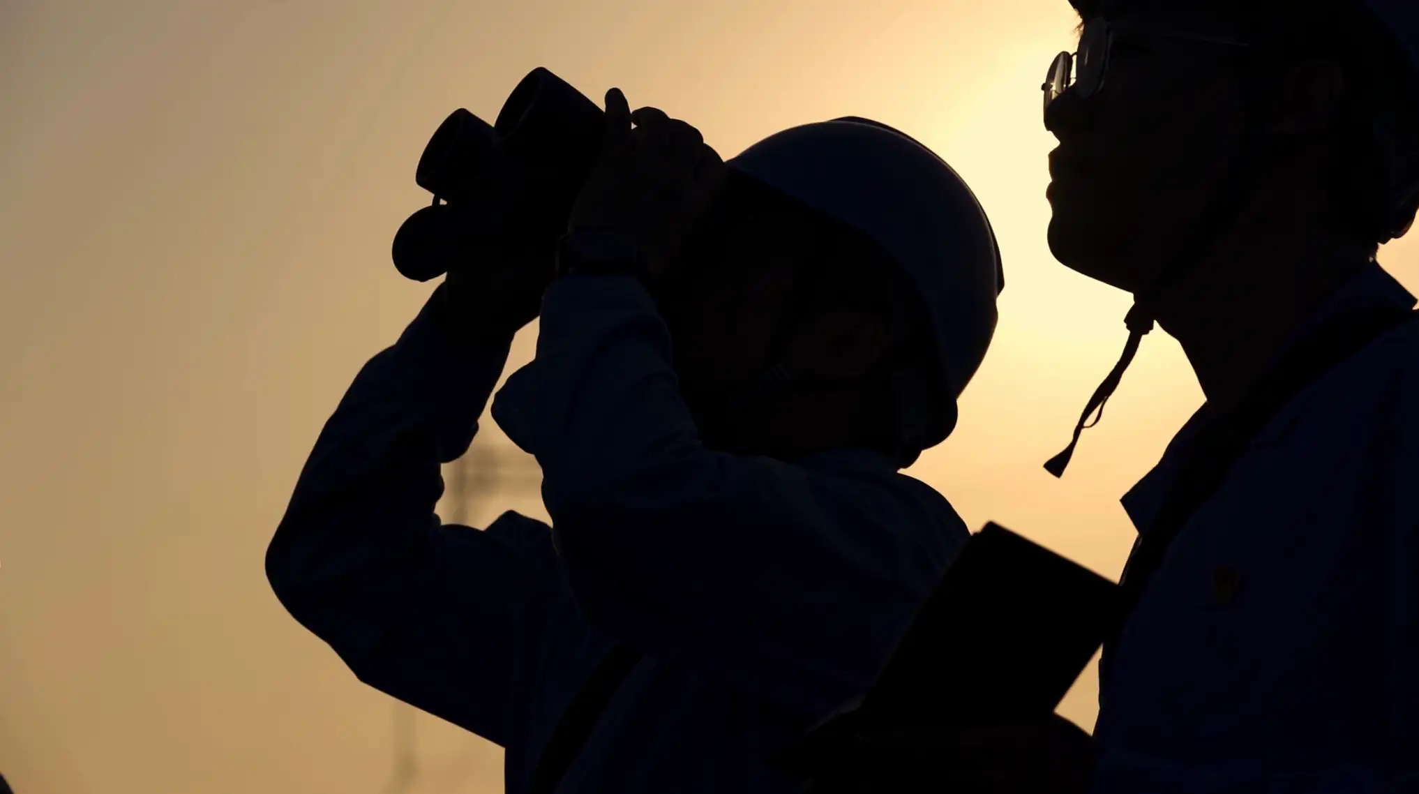 输电工人巡线脚步巡线巡查