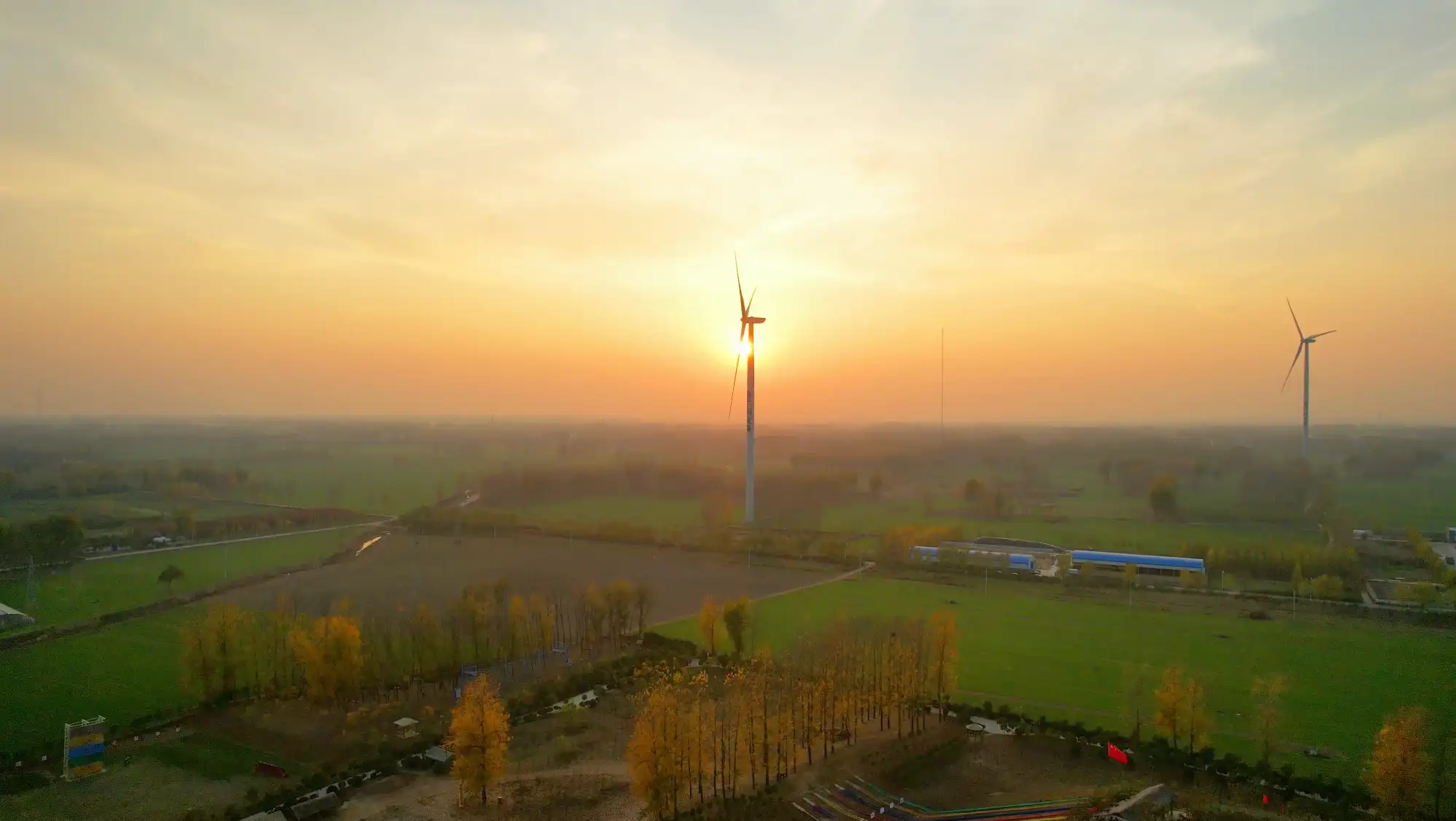 风力发电夕阳航拍素材