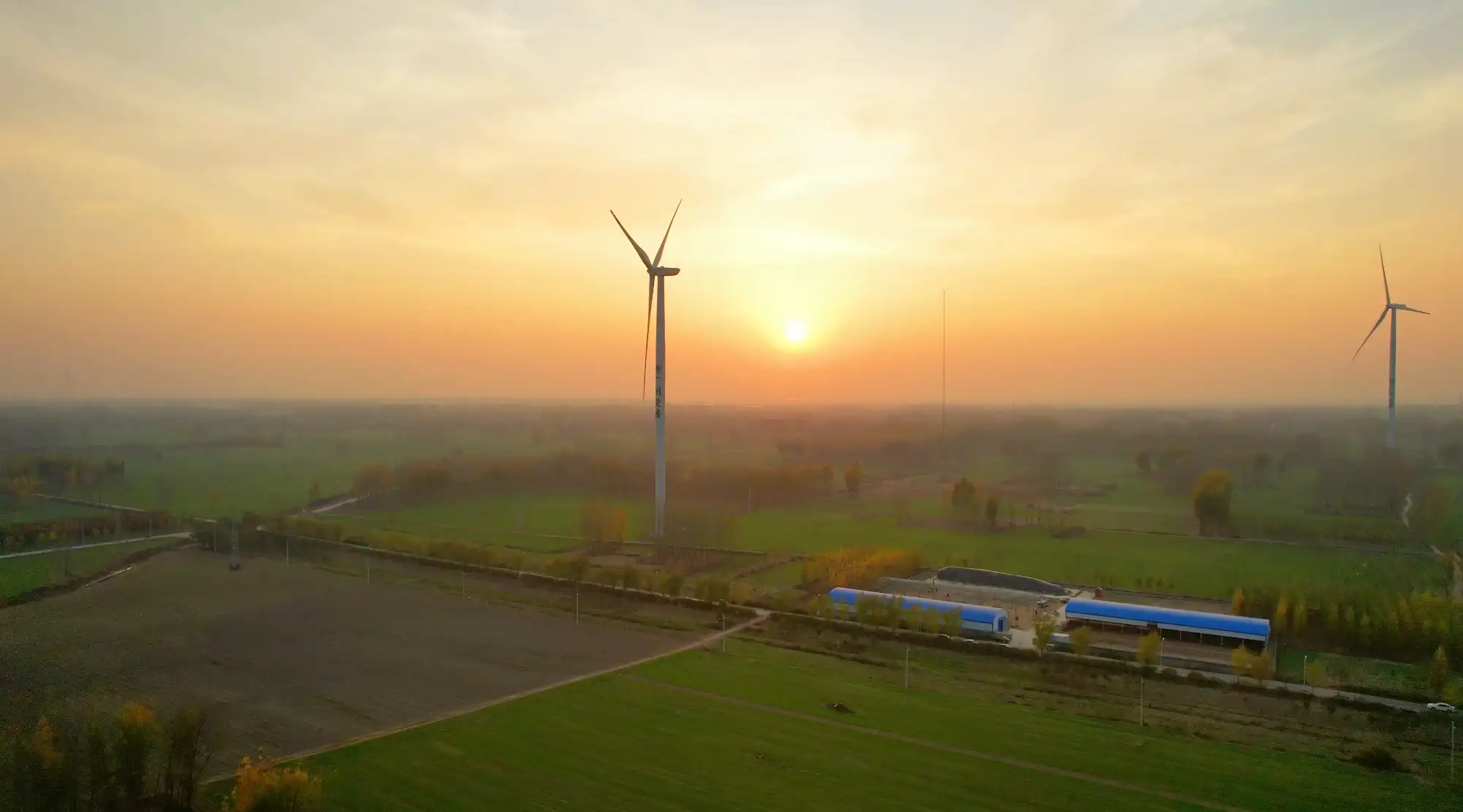 风力发电夕阳航拍素材