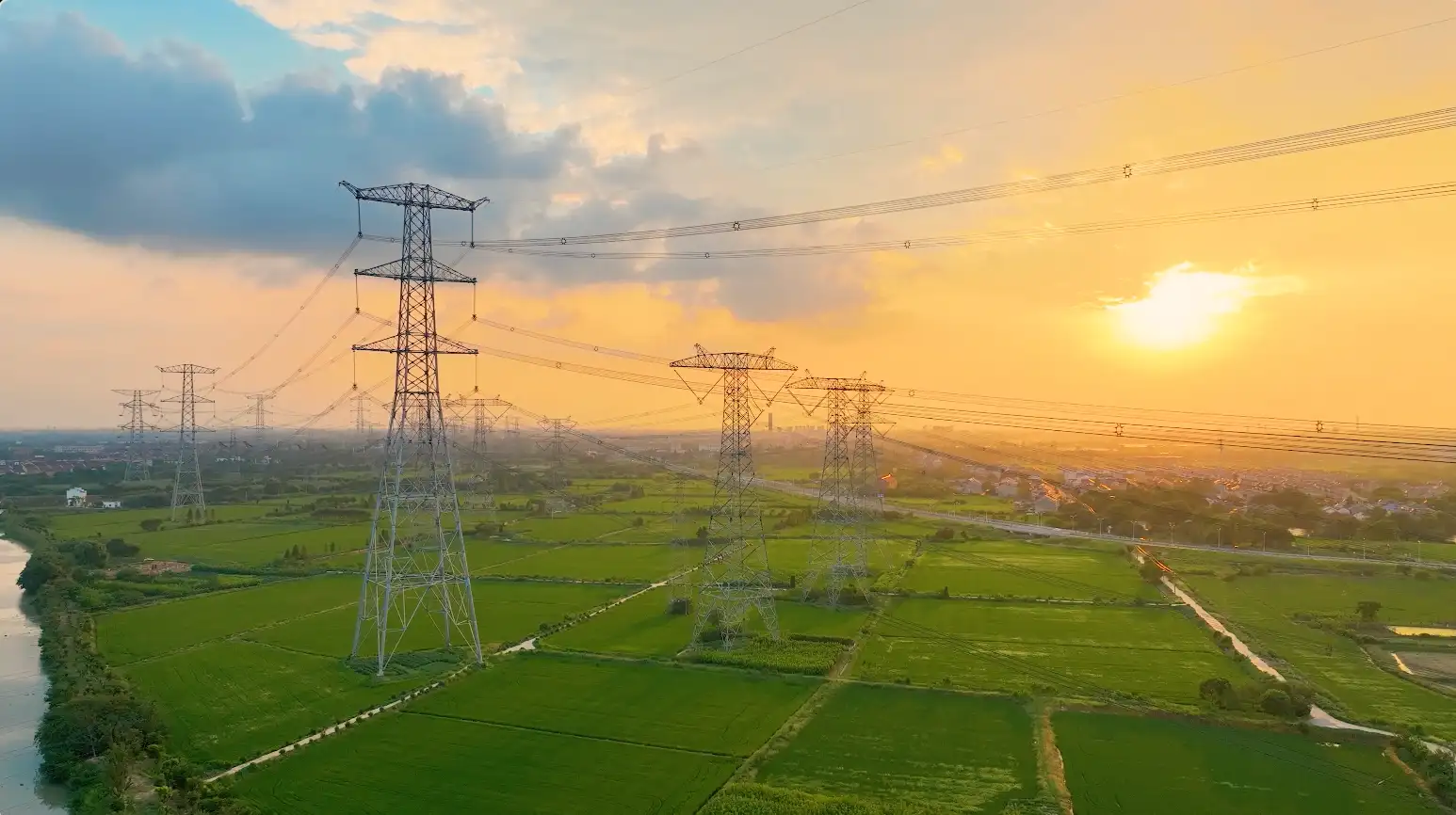 高压电塔日出高压电电网中国基建