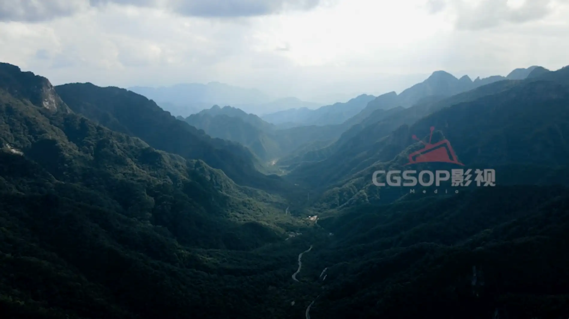秦岭连绵起伏群山光影变化4K航拍