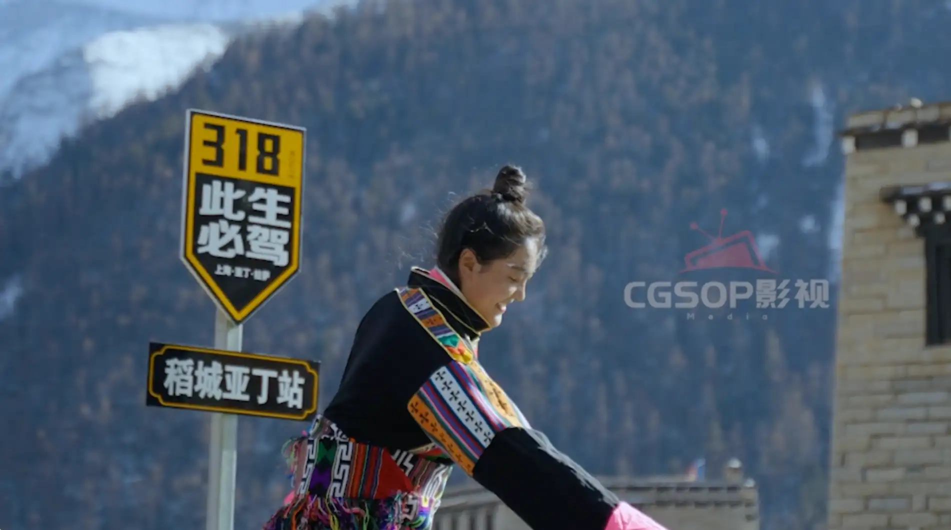川西高原藏族生活跳锅庄念佛画唐卡视频素材