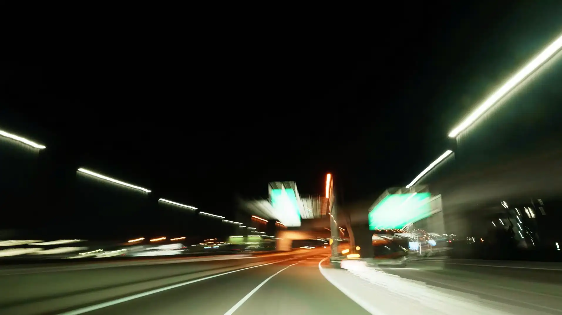 道路穿梭延时开车第一视角时光隧道