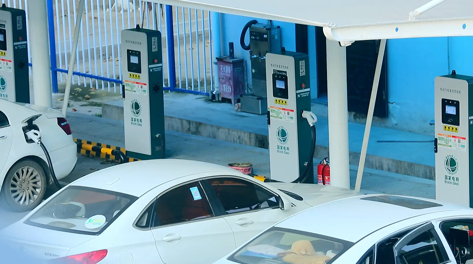 新能源汽车充电桩科技城市智慧城市环保汽车